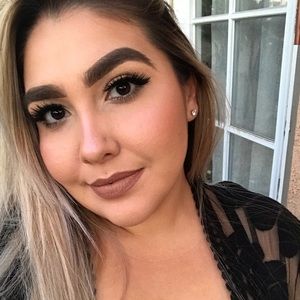 Meet your Posher, Liana